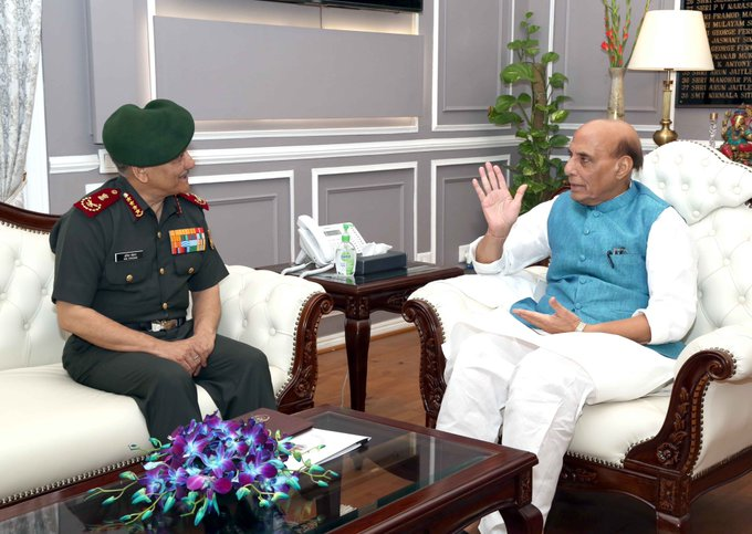 AwazThevoice's tweet photo. Newly appointed Chief of Defence Staff, General Anil Chauhan called on Defence Minister Rajnath Singh at South Block today.
#ChiefDefencestaff #IndianArmy #defencechief #rajnathsingh #PoliticsLive #siuthblock
@adgpi @DefencePROPalam @rajnathsingh https://t.co/WiIDDOUyH1