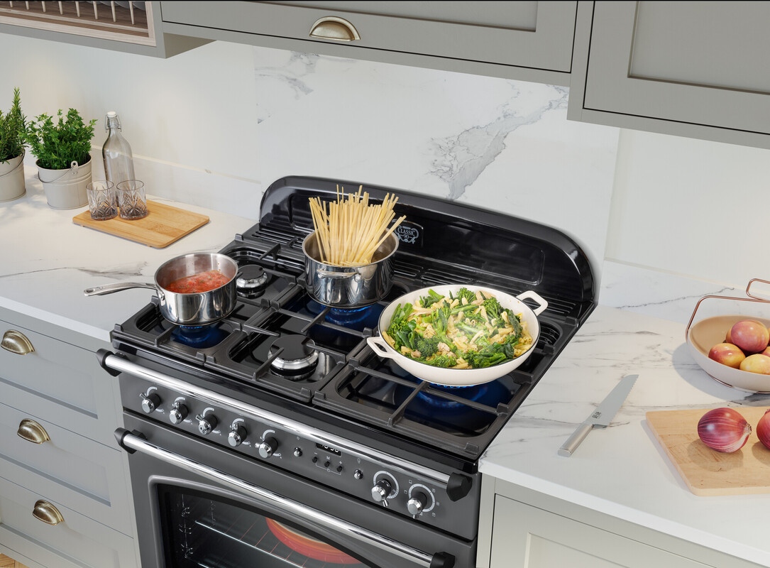 The 5 burner gas hob on the Classic 90 FX features a range of burner sizes to suit all pan sizes and culinary tasks including a powerful multi-ring burner for wok cooking!

Click here to learn more: bit.ly/3AdlBgI