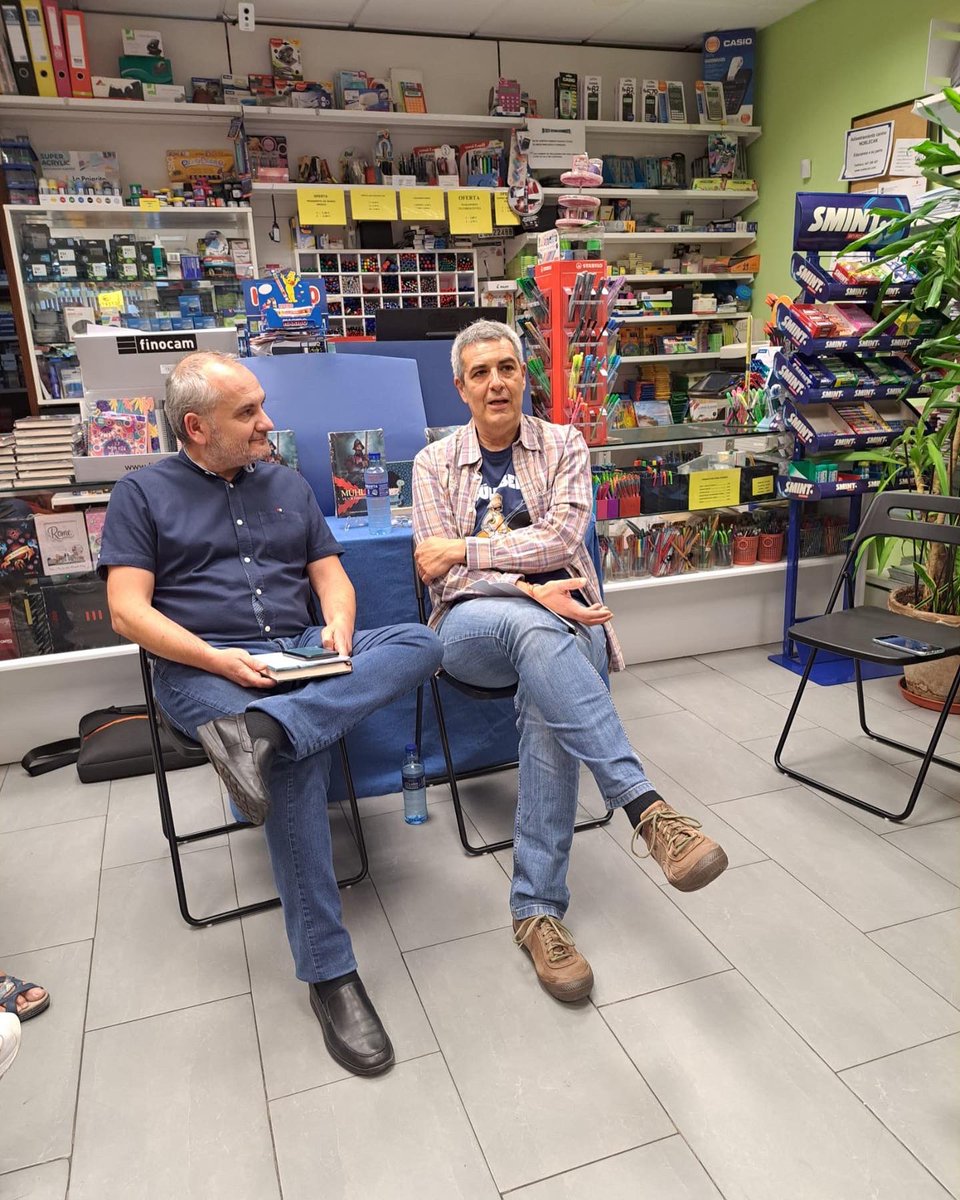 Ayer con el incomparable <a href="/victorfcorreas/">𝗩𝗶́𝗰𝘁𝗼𝗿 𝗙𝗲𝗿𝗻𝗮́𝗻𝗱𝗲𝘇 𝗖𝗼𝗿𝗿𝗲𝗮𝘀</a> y muchos amigos más #novela #leer #libro #lectura #españa #novedad <a href="/edhasaeditorial/">edhasa</a>