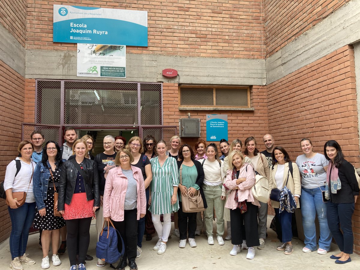 Dive-In-Dialogue tweet media