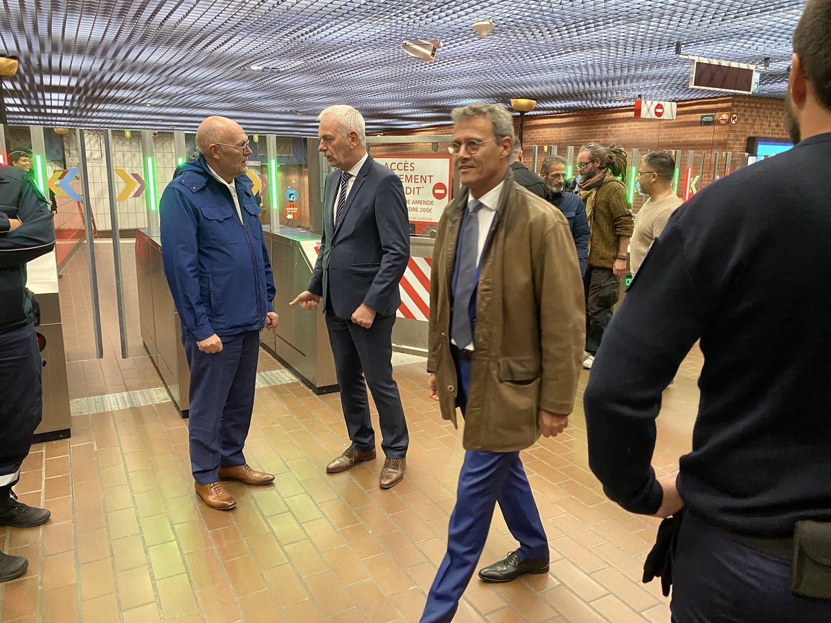 Signature de la convention de partenariat #sécurité &amp; #prévention avec <a href="/ocaremelle/">Olivier Caremelle</a> maire de Lomme afin de coordonner régulièrement des opérations avec la police municipale pour maintenir le sentiment de sécurité sur le réseau #ilevia #métro #bus : la 15eme sur le territoire #mel