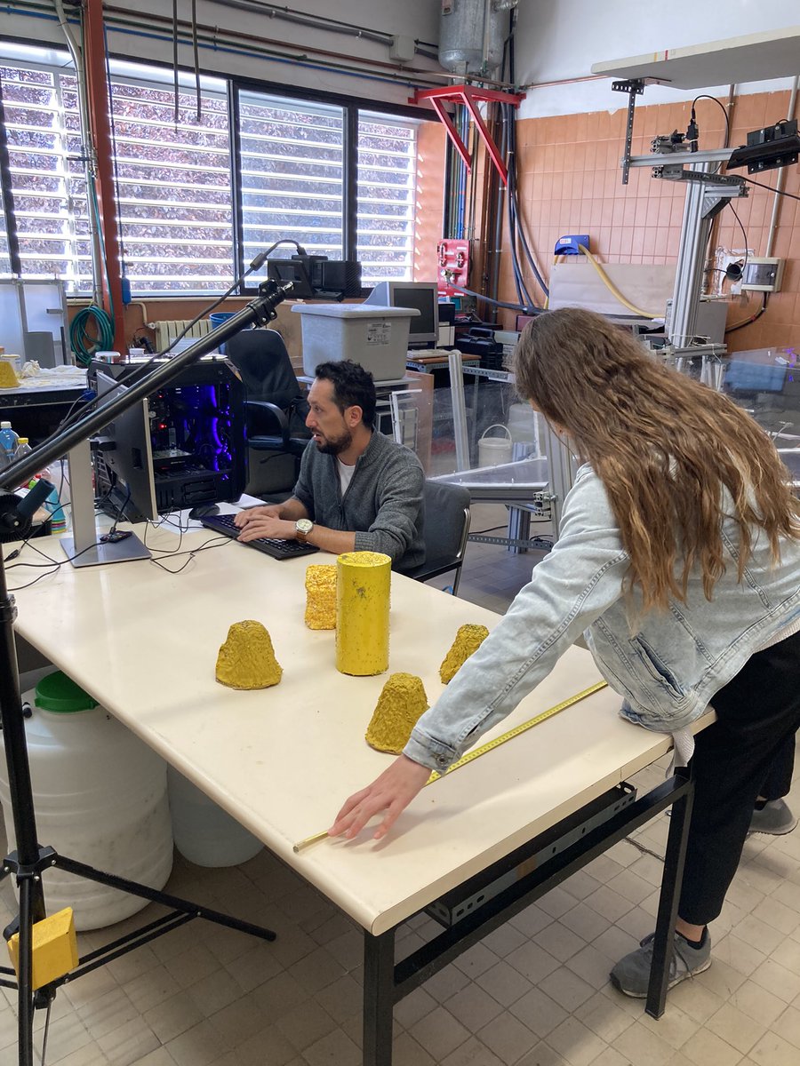 Con los últimos preparativos en la <a href="/EINAunizar/">EINA Unizar</a> para la #EuropeanResearchersNight. Recordad: desde las 17:00 en la plaza del Torico de Teruel.
<a href="/tangentedepi/">Isabel Echeverribar</a> <a href="/sergioMtnezA/">Sergio Martínez ‏۞</a> <a href="/eupt_unizar/">Escuela Universitaria Politécnica de Teruel</a>