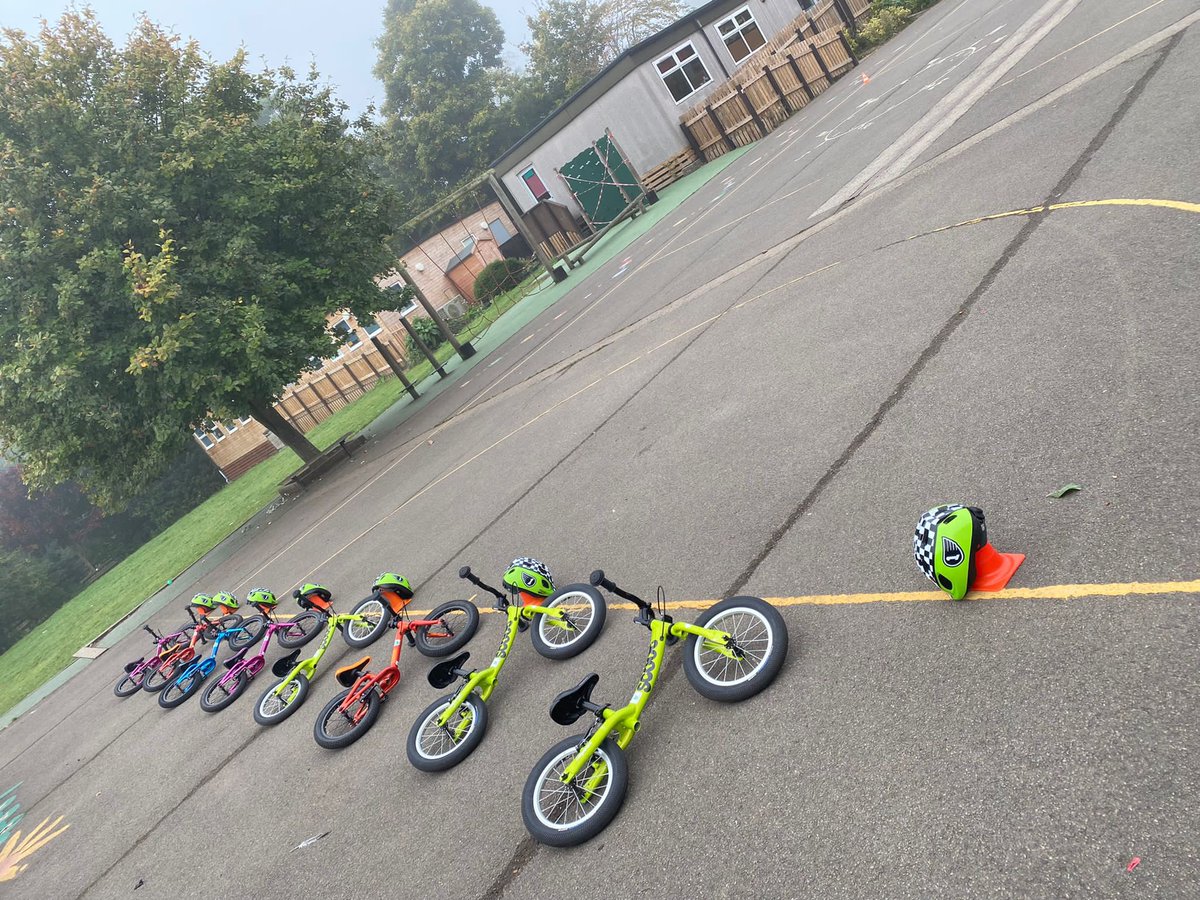 MinibikersUk's tweet photo. Crisp morning at @ClipstonSchool. All ready to warm up with balance bike skills with @MinibikersUk π΄ββοΈπ΄ββοΈπ΄
#minibikers #learntocycle #learntoride #eyfs #primaryschool #bikeability #balancebikes #balanceability https://t.co/430ISvMaVQ