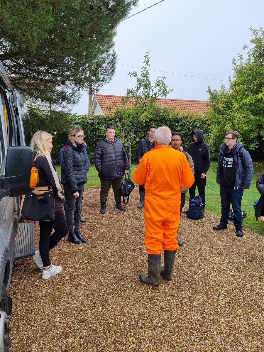 sdunlop's tweet photo. Such a great opportunity for our @N_HertsCollege #Hartkitchens Front of House students today visiting a local Vineyard with @DonnaRyanNHC and will be learning all about wine producing  at #fouracres https://t.co/4vhJ9WBjj9