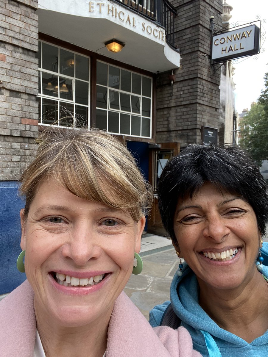 PhysioBec's tweet photo. What a treat to be hosting the #ExerciseHub @ParkinsonsEN Study Day in London with @BhanuPhysio and the crew! Really powerful gathering of Parkinson’s movers and shakers in the world of Exercise. Excited to be learning from the legend that is Becky Farley @PWRGymTucson https://t.co/sLjctC4co1