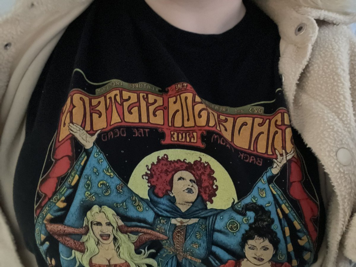 happy #hocuspocus2 day! i’m omw to work but the sanderson sisters are with me in spirit and i’ll watch it tonight! 😌