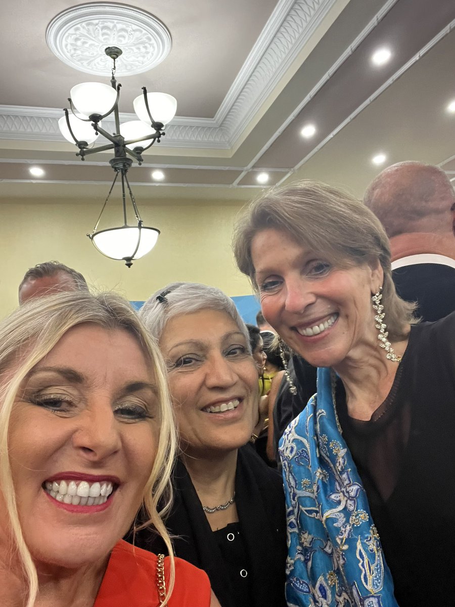 SimoneRoche's tweet photo. Massive congratulations @Sharonjandu12 @SPB_Global for an amazing @northern_asian #NorthernAsianPowerList awards in Bradford plus
Catching up with @heatherwaters15 @NickyChanThomDL @DrJoannaBerry1 @nazirafzal #wearepower 
@Topic_UK @MayorOfWY #wearepower https://t.co/oLjVLrFils