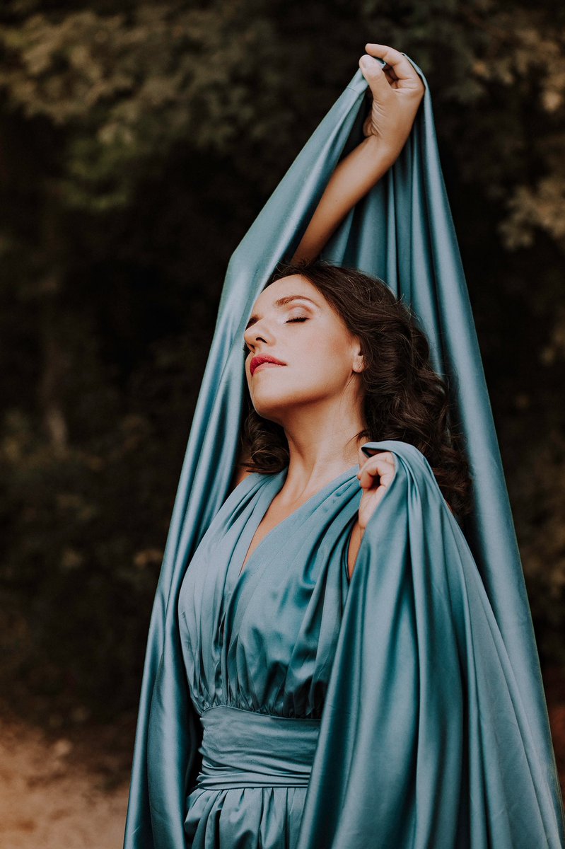 palyabea's tweet photo. You can self-transform by using your own voice. You can change so many things in yourself by singing, or just playing with your voice. Try self-lullaby, in the most tender way. Re-parent yourself. https://t.co/NBxotNtUZB