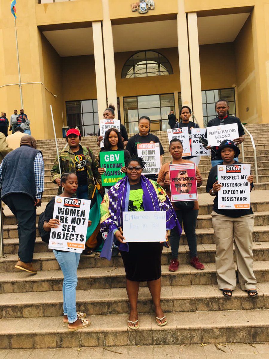 SWAGAA951's tweet photo. We are at the High Court to oppose the bail application and to witness the full might of the law as justice gets served, with @RuralWomen3 @MenEngageSW
#Notobail #perpetratorsbelonginjail #justiceforgbvsurvivors #endrape #endVAC #endGBV https://t.co/BD5IxlVEe6