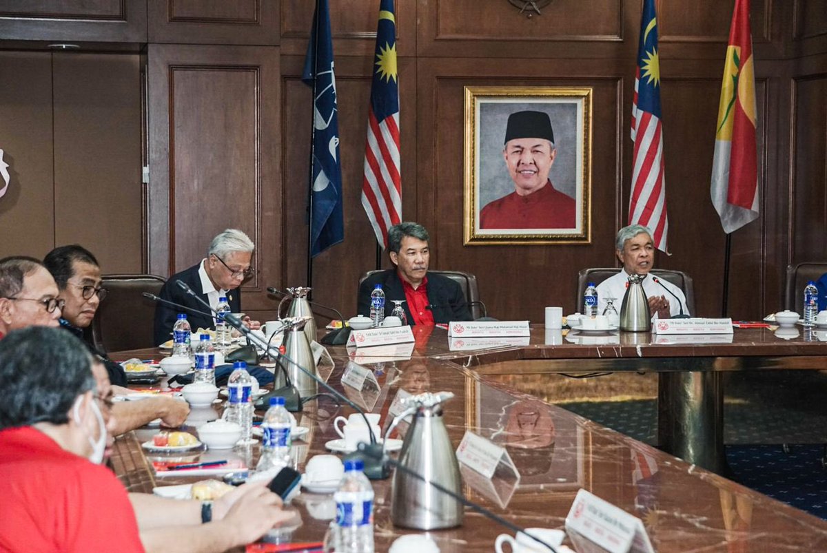 ShahrilComms's tweet photo. Mesyuarat Biro Politik UMNO Malaysia.

@ShahrilHamdan

#SambungYangTergendala https://t.co/OA1Grit3Fy