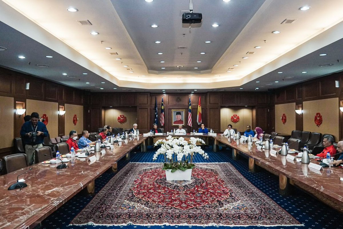 ShahrilComms's tweet photo. Mesyuarat Biro Politik UMNO Malaysia.

@ShahrilHamdan

#SambungYangTergendala https://t.co/OA1Grit3Fy