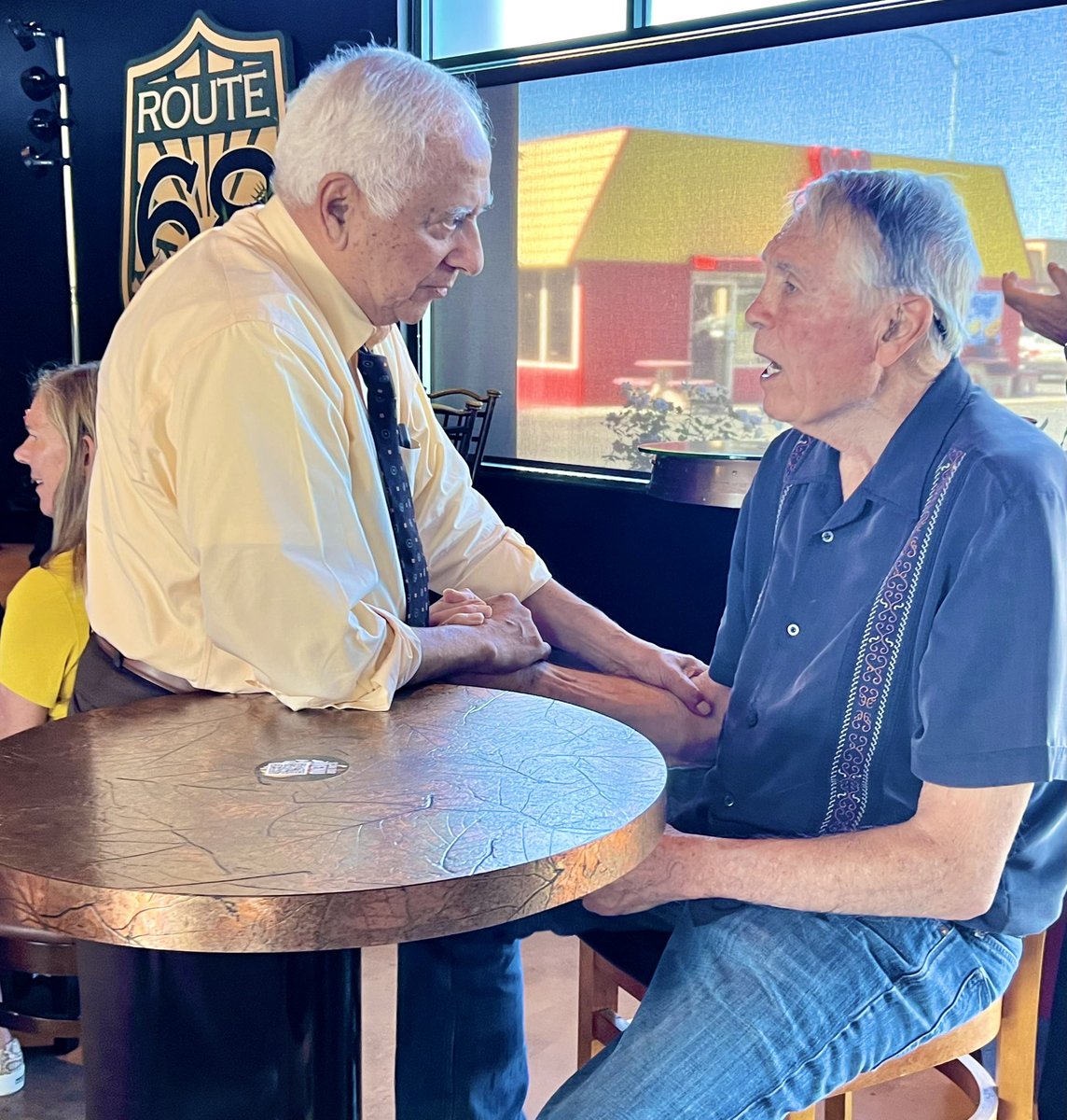 SupervisorAlejo's tweet photo. A great moment between legendary & trailblazing NFL Quaterback #JoeKapp & his childhood best friend & Vietnam War hero #EverettAlvarez🇺🇸
They both grew up in #EastSalinas & attended Sherwood Elem, El Sausal Middle School & Salinas High together✊🏽 #EastSideLove💚 #LovingSalinas🏈 https://t.co/LpTdO06pon