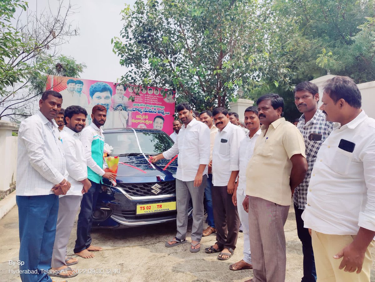 balkasumantrs's tweet photo. చెన్నూరు నియోజకవర్గం, చెన్నూర్ పట్టణానికి చెందిన కళాకారుడు తగరం చిరంజీవి గారికి దళిత బంధు పథకంలో భాగంగా మంజూరైన వాహనాన్ని అందించడం జరిగింది. https://t.co/kWI2kRV2mS