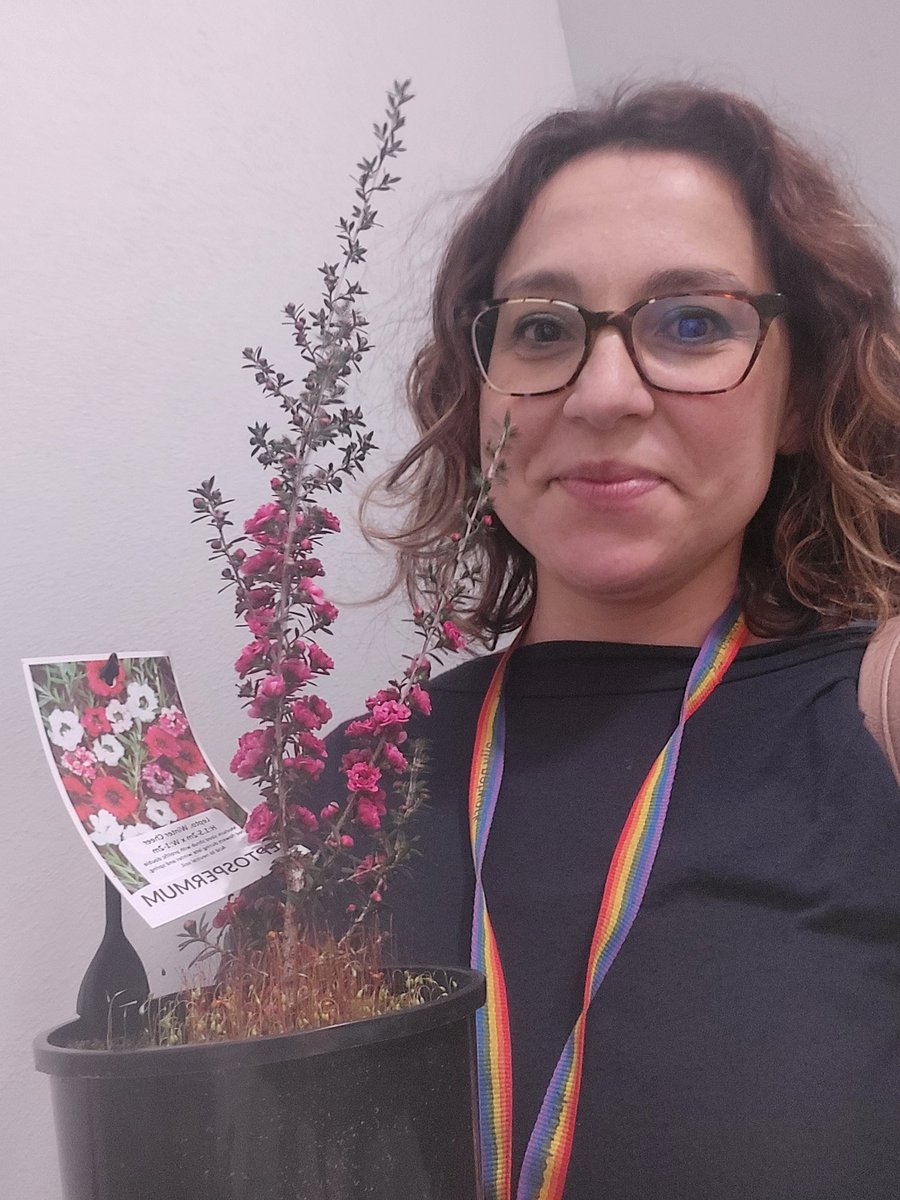 Very proud of my #1stplace award on the leader board of #SALHNresearchweek <a href="/SouthernAdlLHN/">Southern Adelaide Local Health Network</a> in recognition of high level of engagement during the event and very happy because I get to take this beauty home 🌸🌺🪴🥇🏆