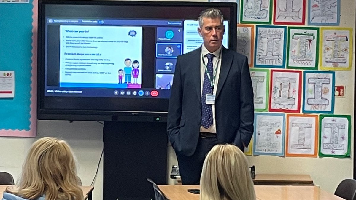 Thank you to Adam Atkinson, Head of Digital Development at Bellevue, who came into school today to talk about online safety.  He hosted a parent workshop this morning followed by a session for Year 5’s and 6’s.  
<a href="/BlvueAAtkinson/">Adam Atkinson</a> @BlvueGroup  
#TogetherWeCan