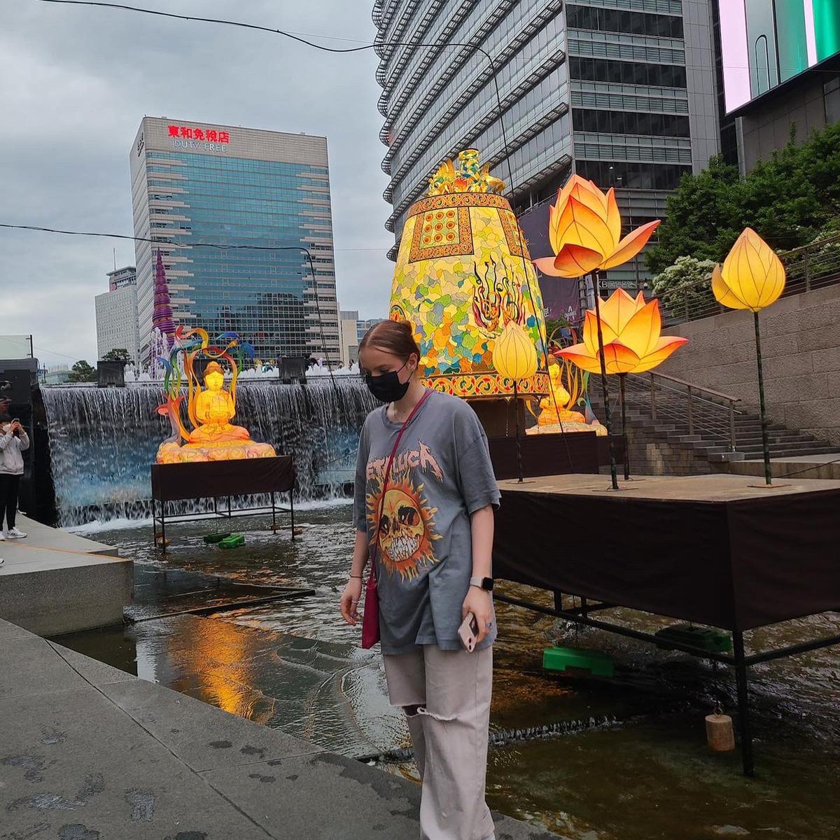 prsource's tweet photo. Over 5000 miles and a completely different time zone hasn’t put a stop to our brilliant #PRIntern Bridie... 🇰🇷👏🏻✈️ She’s still been checking in to work with the team every week, all the way from Seoul in South Korea! Flexible working never looked so fun 😋 https://t.co/5xw7pkcCxn
