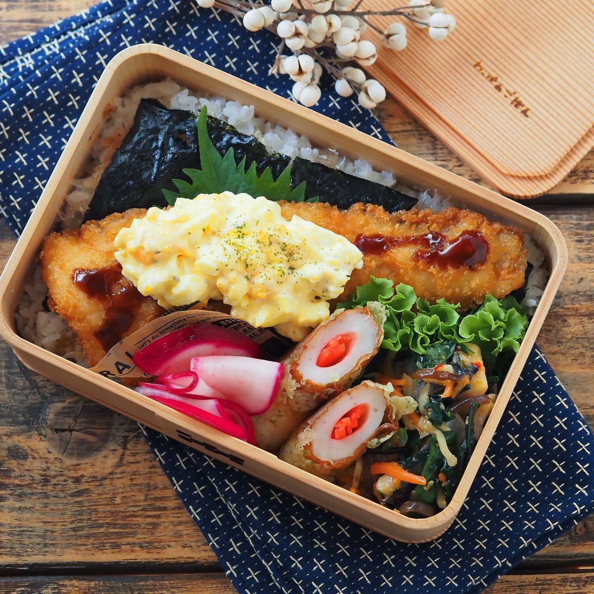 はじめましての 🍽Today’s lunch🍽 *のり弁 ホッケフライ にしんの甘酢漬け 竹輪の磯辺揚げ 赤かぶの浅漬け