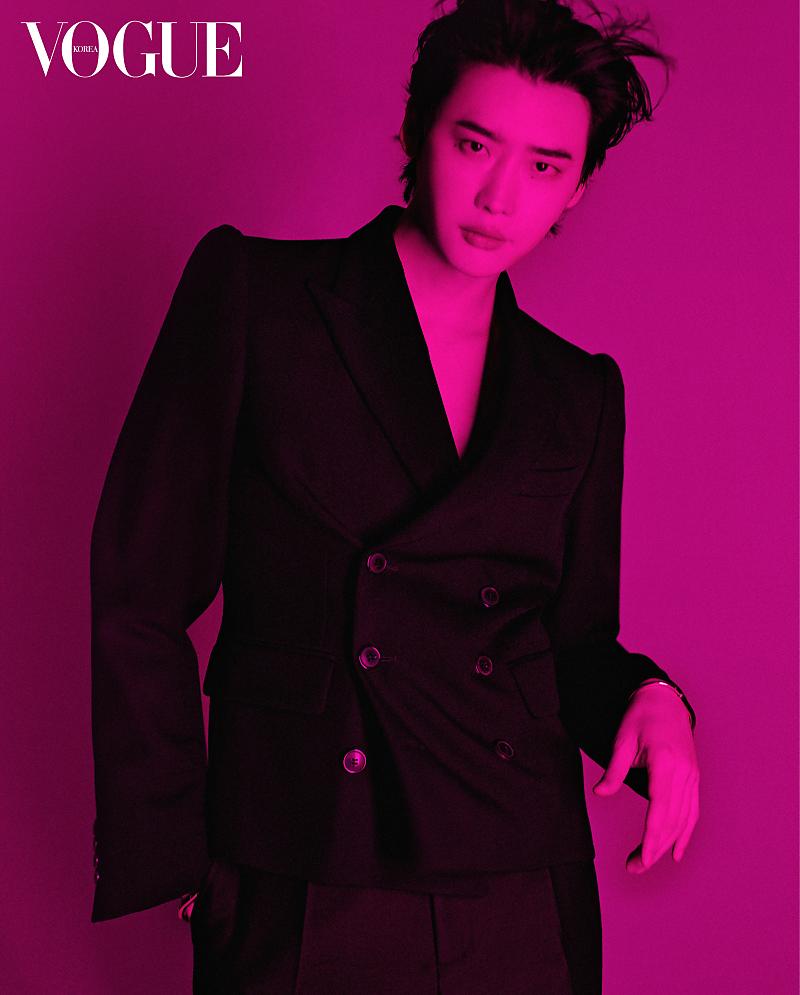 LJS_society's tweet photo. #ʟᴇᴇᴊᴏɴɢꜱᴜᴋ #이종석 VOGUE ultimate love ❤️ https://t.co/SE05TVRkES