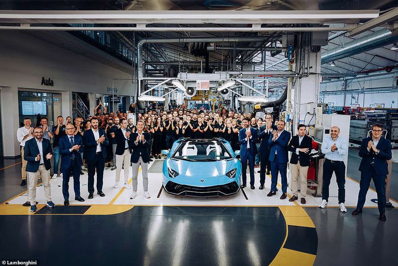 A moment in history - the last Lamborghini Aventador has been pictured leaving the factory in Sant'Agata Bolognese. To be an Original Equipment (OE) part on such a legendary vehicle, is something as a company we are very proud of!
#eibachoneverything #oem #lamborghini