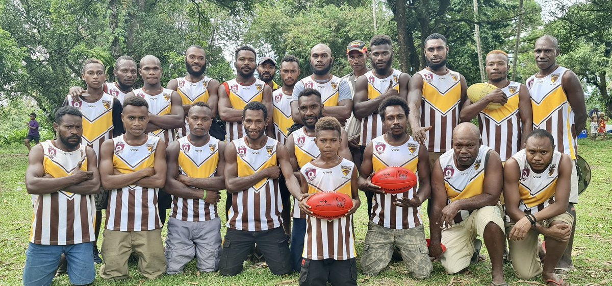 We love supporting our communities! 

Pictured are the Ganeboku AFL team in West New Britain who recently received a new set of jerseys and training balls from our WNB Development team.  

#FootyAid #AFLPNG 🇵🇬💪