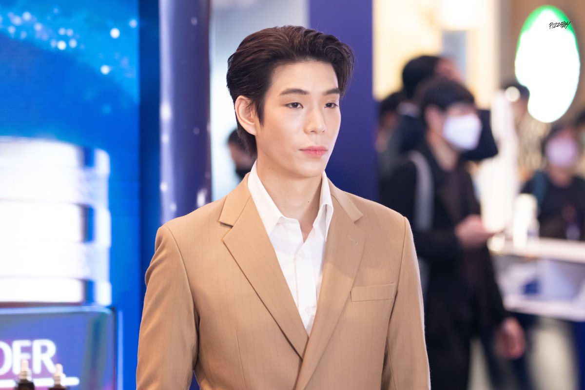 PIZZABOY_JJ's tweet photo. - 220926 - 😻✨

#JAYLERR 
#AdvancedNightRepair 
#40ปีANRเซรั่มยืนหนึ่งในตํานาน
#EsteePartner https://t.co/VPcT9eacMA
