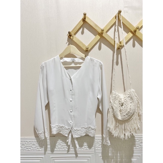 Saya menjual ATASAN KEMEJA WHITE B... seharga Rp35.000. Dapatkan di Shopee sekarang! shopee.co.id/bbqshop008/207… #ShopeeID