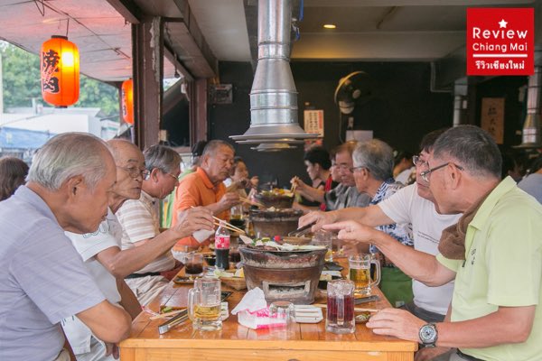 reviewchiangmai's tweet photo. Chiangmai Horumon ฮอร์โมน ร้านปิ้งย่าง สไตล์ญี่ปุ่นสุดฮิต(ยาวนาน)แห่งย่านสันติธรรม ที่นักท่องเที่ยวและคนอยู่เชียงใหม่บอกต่อกันปากต่อปาก จนเป็นที่รู้จักในกลุ่มคนญี่ปุ่นว่ามาเชียงใหม่แล้ว ต้องมาแฮงก์เอ้าท์ จิบเบียร์เย็นๆ ย่างเนื้อ พูดคุยกันอย่างออกรสที่นี่ #รีวิวเชียงใหม่ https://t.co/lMb7I6IOfb