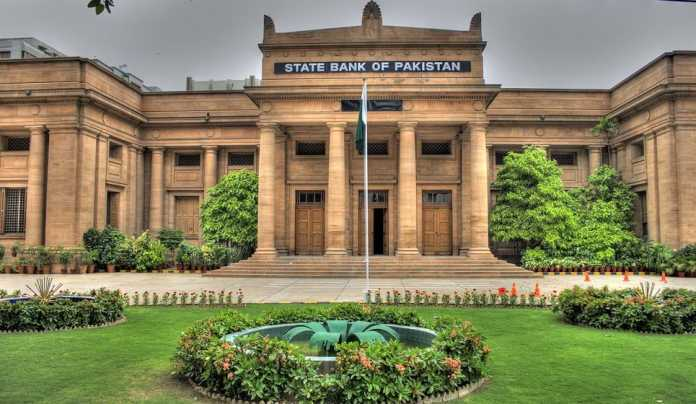 pakco_updates's tweet image. #Sept30 

1. #Forex reserves held by @StateBank_Pak fell by $340Mn last week. Total reserves now stand at $13.76Bn.
Also reported that CA deficit shrunk by 42.13% in August, as compared to July on MoM basis.
#Pakistan #Islamabad #Karachi #FridayThoughts #Friday #Economy #News