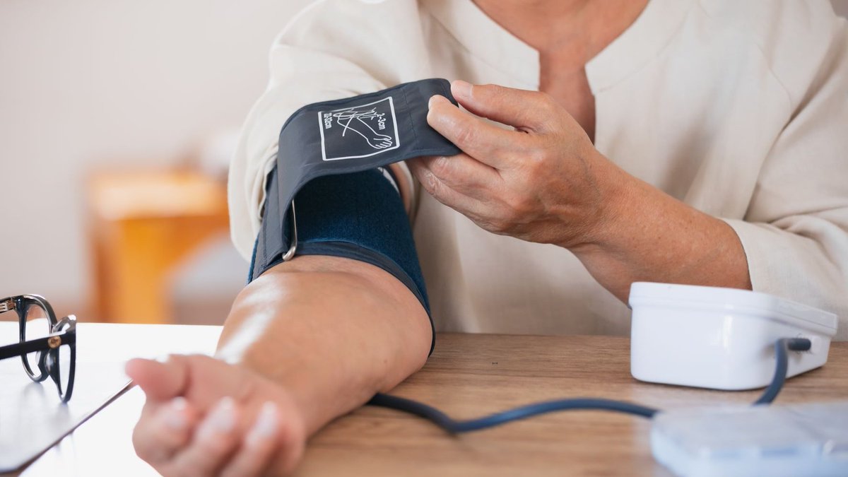 "Patienter som använde #LifePod sänkte sitt blodtryck med 11,3 mmHg, vilket kan motsvara 20% lägre risk för framtida kardiovaskulära händelser som hjärtinfarkt och stroke." Läs artikeln: lnkd.in/e_wiJWRi #eHälsa #distansmonitorering <a href="/ithalsa/">IT-Hälsa.se / IT-Halsa.se</a>