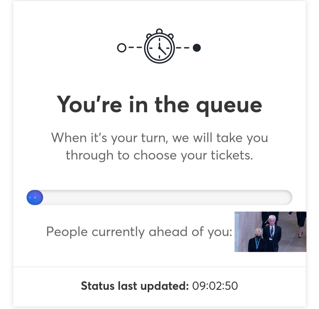 NorthernChorus_'s tweet photo. Arctic Monkeys ticket queue is ridiculous https://t.co/gym3Cbe8Lj