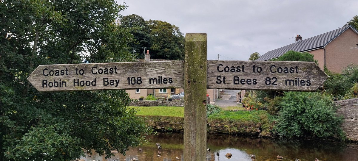 Hike1000miles's tweet photo. #fingerpostfriday New one and Old one π
#getoffthechair #outdoors #travel #hike #hiking #running #photography #fingerpost #Coast2Coast https://t.co/g4PMPJ7IED