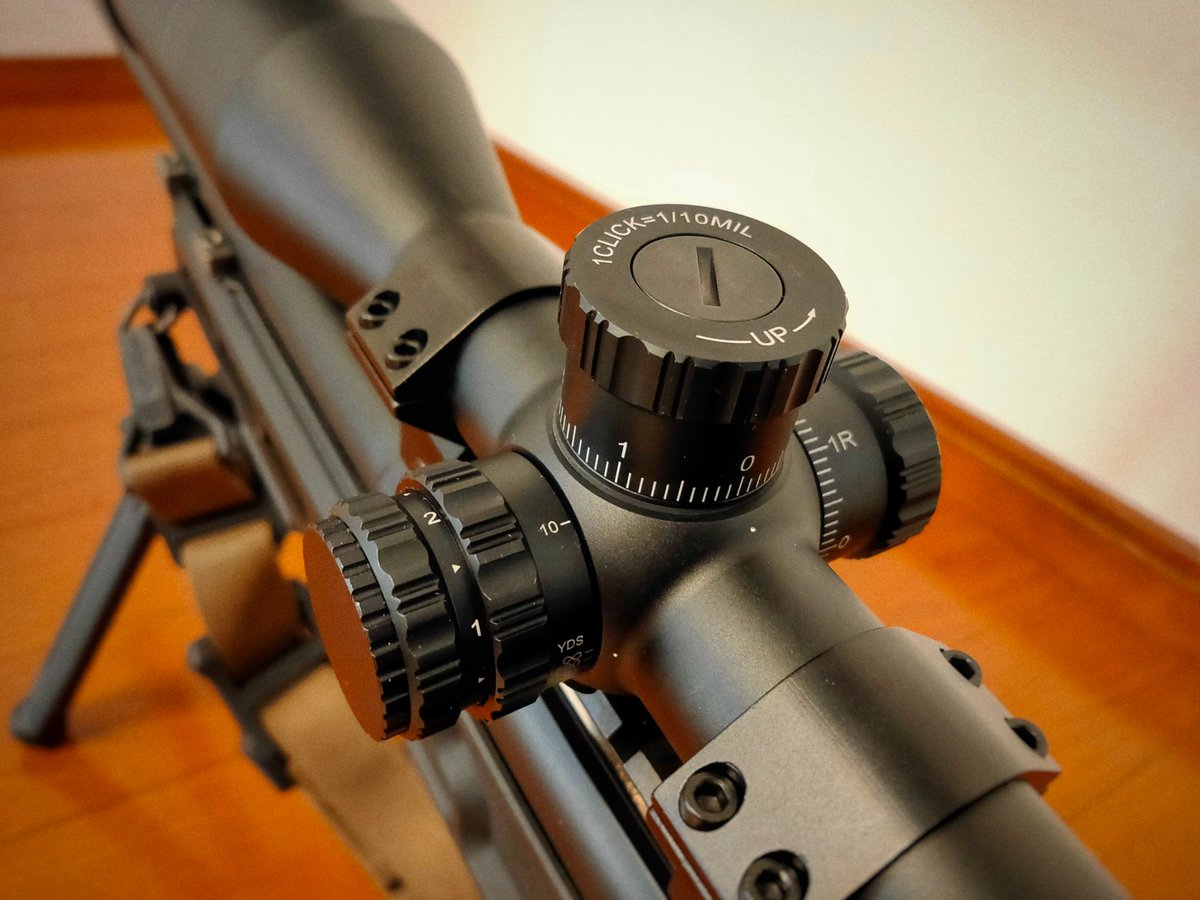 YGKS_'s tweet photo. とどきまんた
#RedwinOptics Torero 3-18×55
うーん、おっきい(いい)
3倍の時は中心で10字が光るタイプのレティクルとして使えるし高倍率の情報量もちょうどいい。 https://t.co/TIq29nfxyy