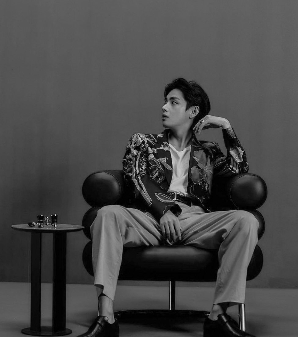 archivefortae's tweet photo. KIM TAEHYUNG SIR ?!£/?/!)??/ https://t.co/KCvsLBkNRE