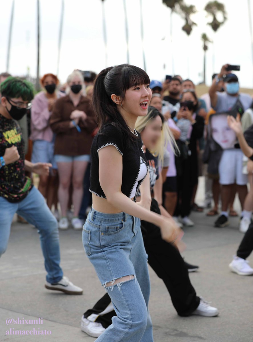 shixunli's tweet photo. 220818 #LIGHTSUM #Juhyeon @ Venice Beach Random Play Dance Event

Watching Juhyeon dance was just /chefs kiss/ she's incredible

(please do not crop out logo) https://t.co/KJZ6yXrP3X