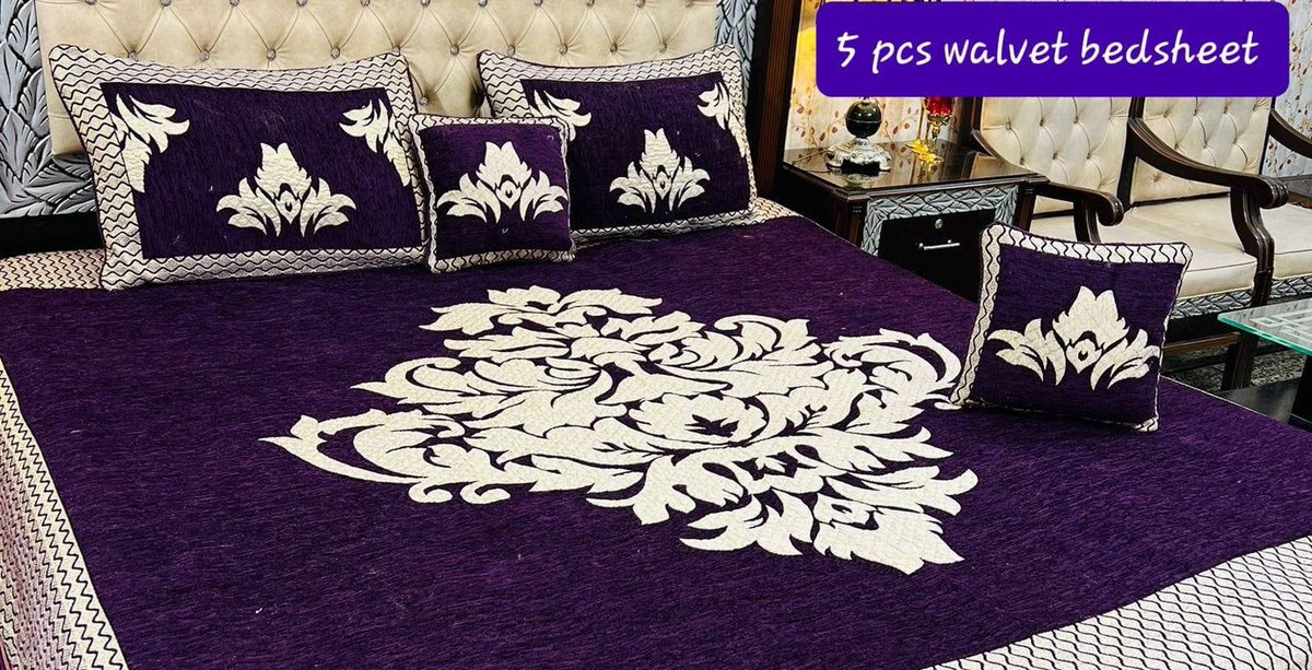 Inayafatima5's tweet photo. Fabric: Velvet
Size: Double Bed Size
1 x Bedspread (98 x 94 In)
2 x Pillows (19 x 29 In)
2x Cushions (15 x 15 In)
#Price 3850
#inaya_boutique_center 
#Whatsapp_Number 
#For_Orders 
03146357358 https://t.co/bvFwxi9D5Y