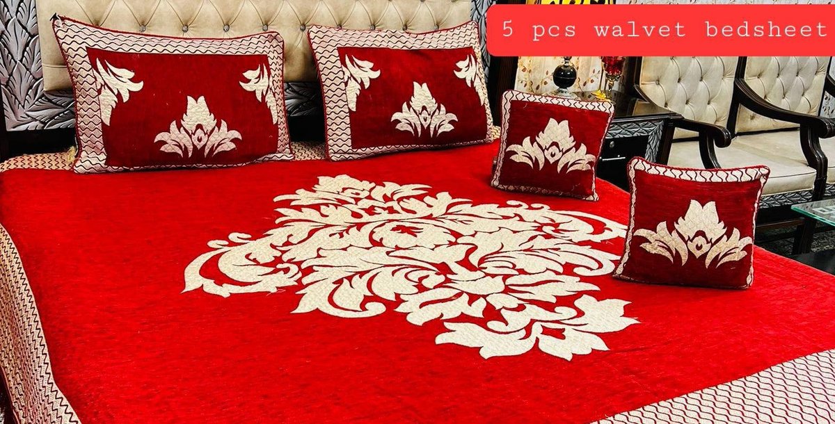 Inayafatima5's tweet photo. Fabric: Velvet
Size: Double Bed Size
1 x Bedspread (98 x 94 In)
2 x Pillows (19 x 29 In)
2x Cushions (15 x 15 In)
#Price 3850
#inaya_boutique_center 
#Whatsapp_Number 
#For_Orders 
03146357358 https://t.co/bvFwxi9D5Y