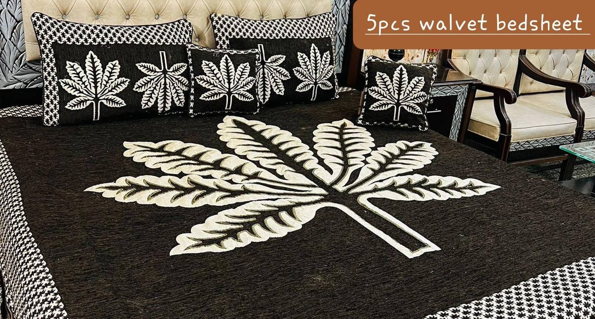 Inayafatima5's tweet photo. Fabric: Velvet
Size: Double Bed Size
1 x Bedspread (98 x 94 In)
2 x Pillows (19 x 29 In)
2x Cushions (15 x 15 In)
#Price 3850
#inaya_boutique_center 
#Whatsapp_Number 
#For_Orders 
03146357358 https://t.co/bvFwxi9D5Y