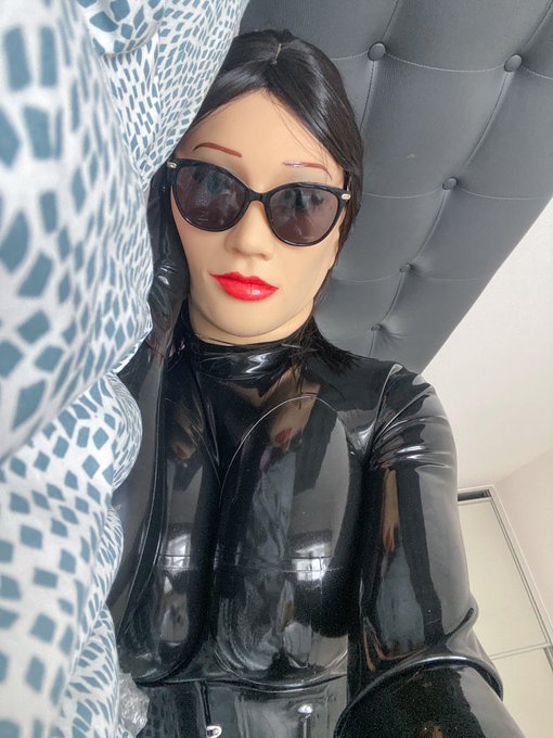 been a while since I slept all dressed up. great feeling 🖤 https://t.co/7tZa1KOcu4<a href="/tag/latex"class="tags"><span>#latex</span></a>