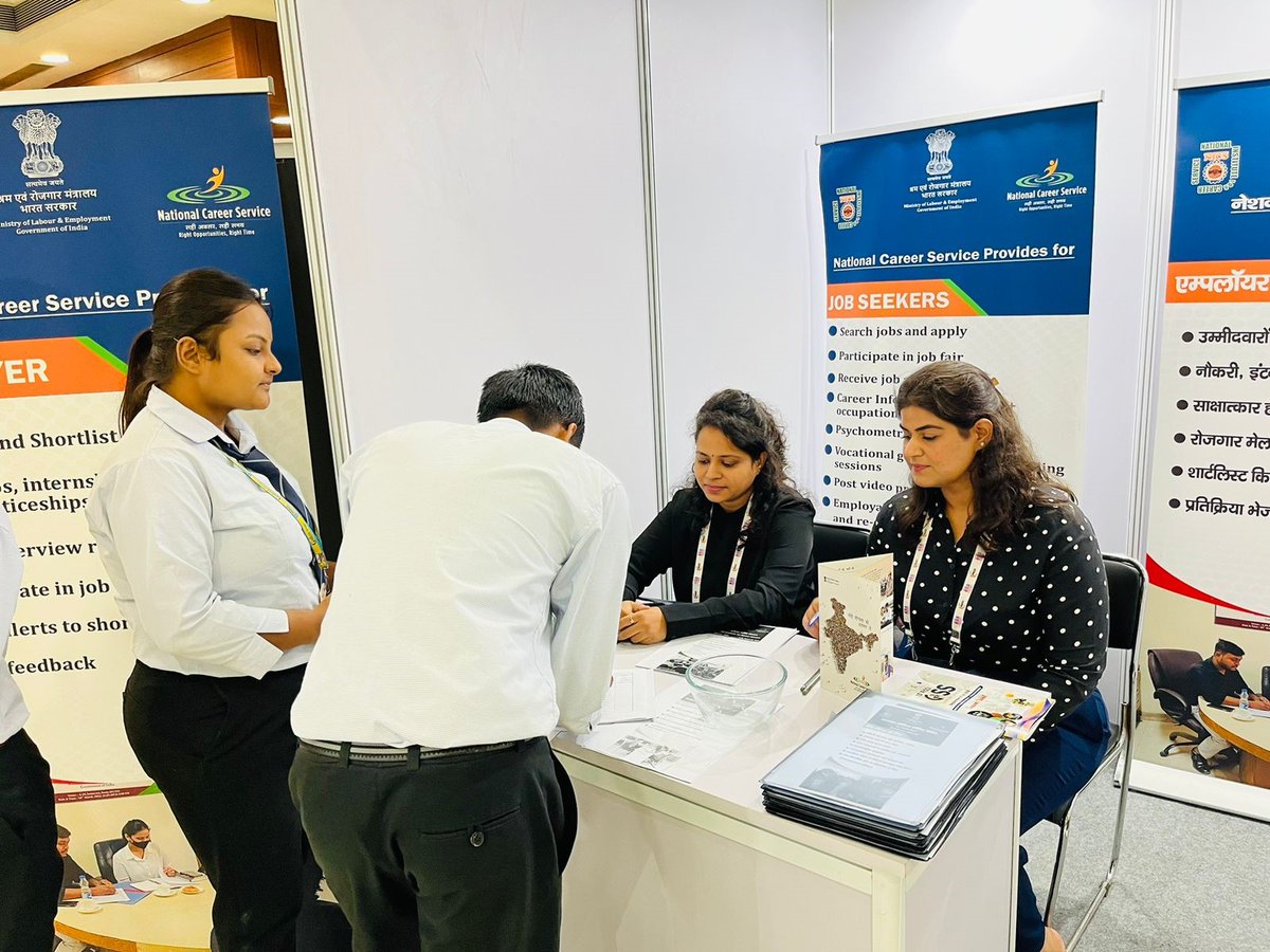 nicsgov's tweet photo. NICS participated in the 13th FICCI Global Skills Summit 2022 from September 27-28, 2022. Young Professionals Srishti Vij, Kanika Kaur, Pragya Shah &amp; Loveena Rastogi represented the National Career Service, an initiative by the Ministry of Labour &amp; Employment, Govt. of India. https://t.co/qzwvjgtKu6