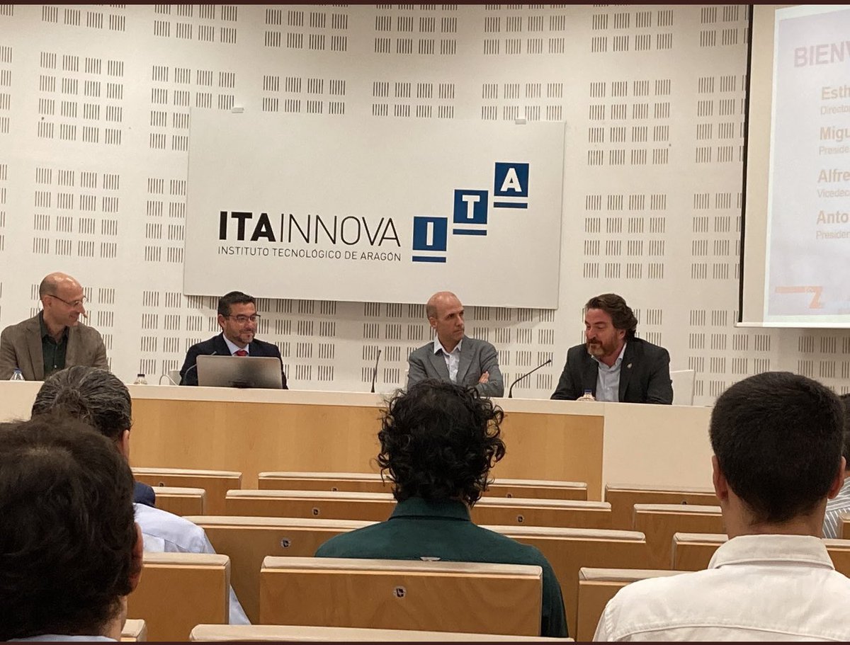 El vicedecano del <a href="/eREICAZ/">Abogados Zaragoza</a> y de la comisión de nuevas tecnologías del Colegio, <a href="/asanrubio/">Alfredo Sánchez-Rubio</a>, interviene en la inauguración del #LegalBlockchain2022 donde resalta el espíritu innovador y perfil tecnológico del #abogadoaragonés demostrado en iniciativas como la de <a href="/BlockchainZGZ/">Asociación Blockchain Zaragoza</a> 👏👏