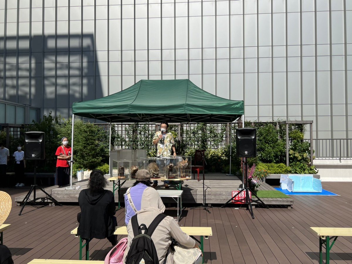 kichijojichair's tweet photo. Team299(にくきゅう)のイベント「DOGフェスin吉祥寺」が日曜に吉祥寺コピス前で開催されました。赤い椅子プロジェクトの赤い椅子もワンちゃんたちとコラボ。少しでもその場に彩りを添えられたら良いな♪ Team299さんとは2回目のコラボ。ありがとうございます！ #team299 #吉祥寺 #赤い椅子プロジェクト https://t.co/zPo5an9e3m