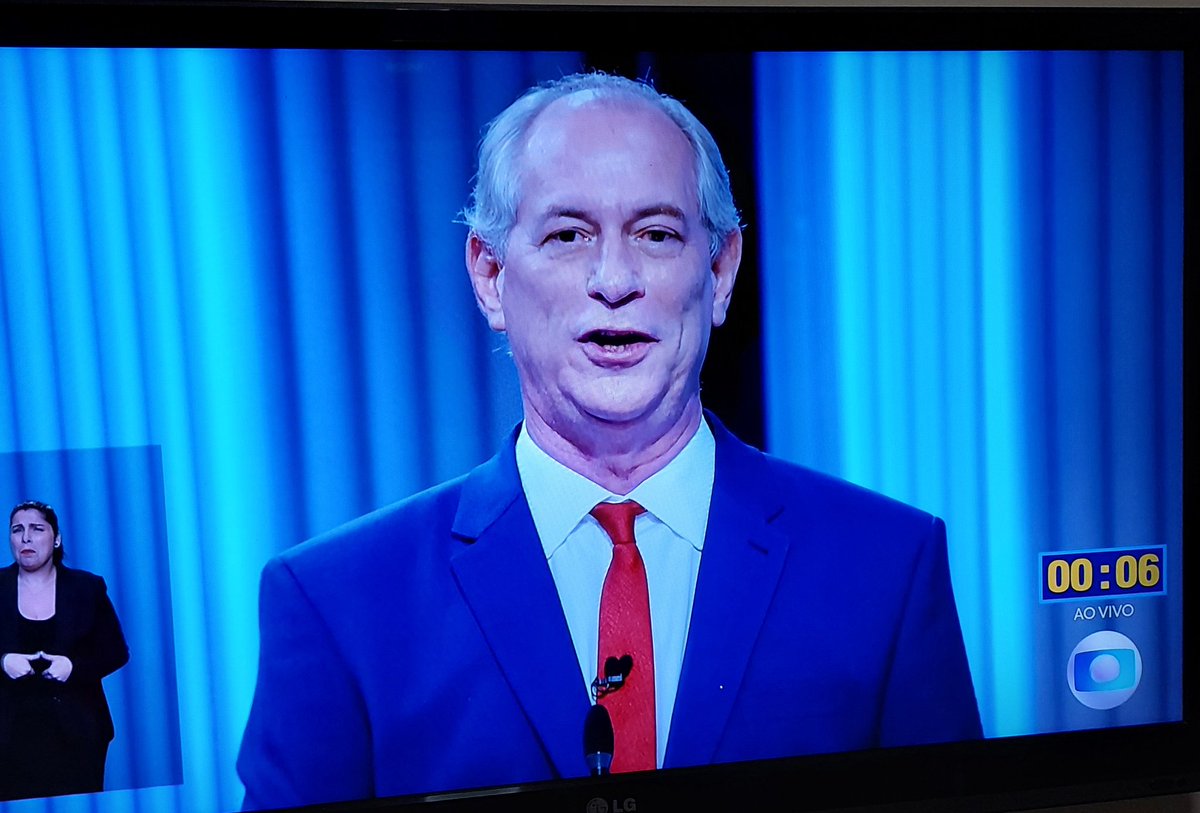 souzaNeyton's tweet photo. Ciro Gomes com brilho nos olhos.

Voto em você, @cirogomes!
#DebateNaGlobo https://t.co/T9iuP3TKQb