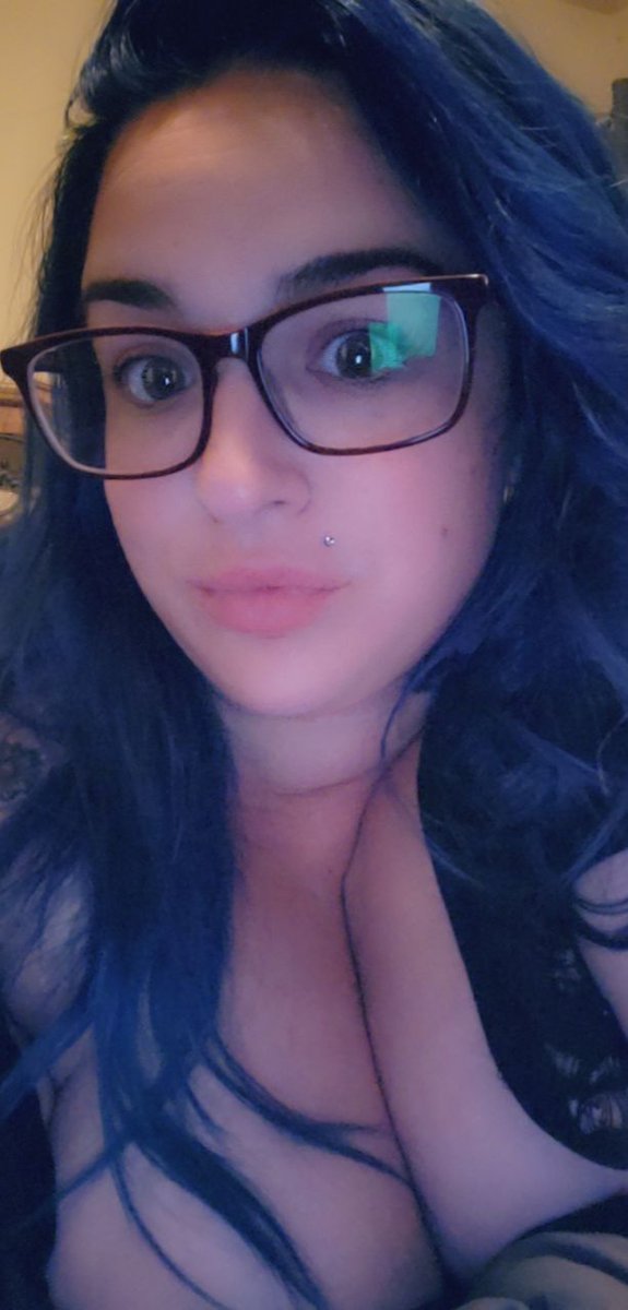 Goddess_Alustra's tweet photo. This week has been super hectic! Can't wait to relax! Who wants to help me? 😝 #BBWgirl #bbwfatass #bbwgoth #bbw #bluehair #ThickGirlThursday #thickchicks #ThickGurlz #BigBootyWomen #bigboobclub #bigtiddygothbabe #bigtiddyqueen #submissive #bdsm https://t.co/UYiR9lOv50