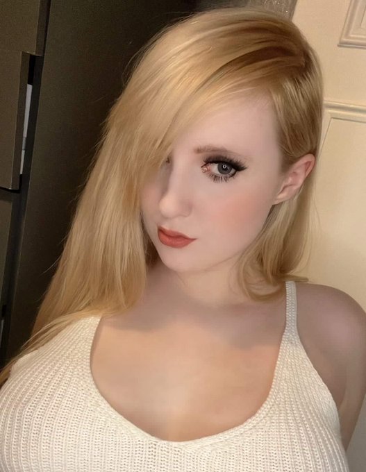 Friday at last  #onlyfans #onlyfansgirl #fridaymorning https://t.co/w6Yk3jpveW<a href="/tag/onlyfans"class="tags">#onlyfans</a><a href="/tag/onlyfansgirl"class="tags">#onlyfansgirl</a><a href="/tag/fridaymorning"class="tags">#fridaymorning</a>