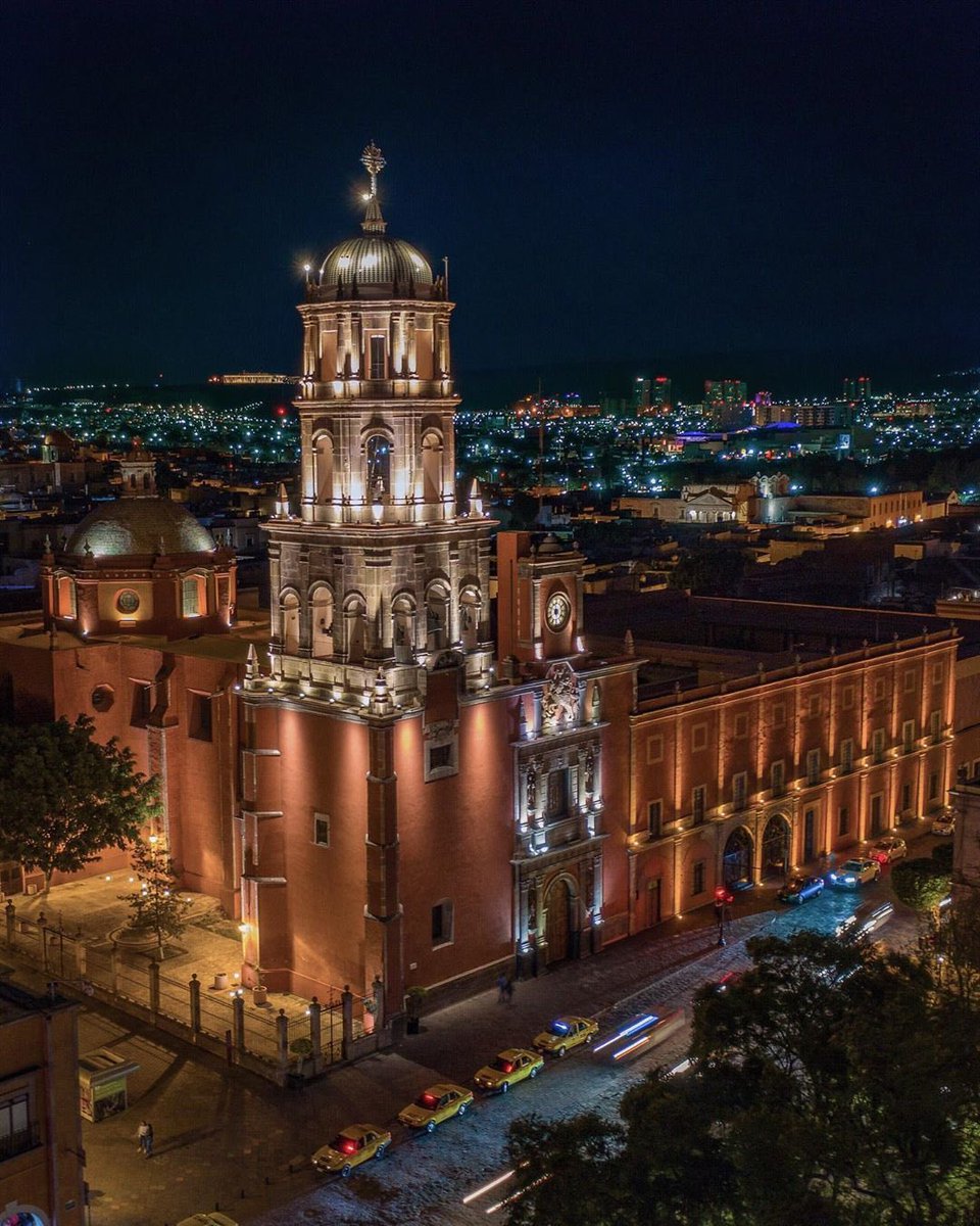 Así las impresionantes y bonitas noches en #Queretaro ✨😍🇲🇽