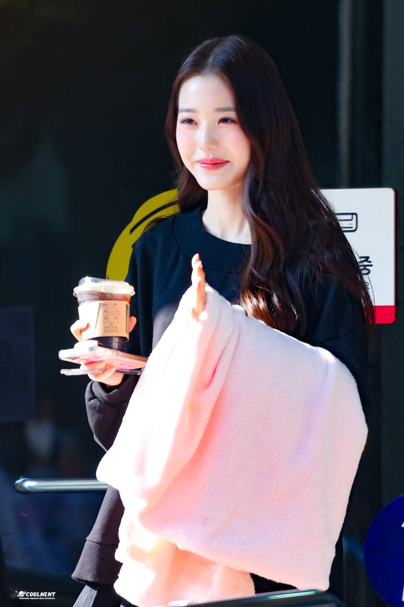 cool_mint0's tweet photo. 220930 뮤뱅
#IVE #아이브 #WONYOUNG #원영 #ウォニョン https://t.co/3sAUUrdi21
