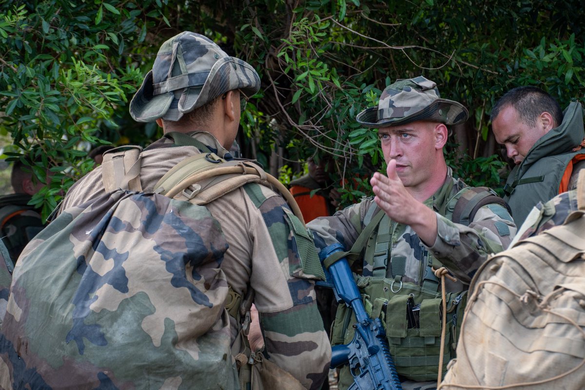 RIMaP_NC's tweet photo. Première semaine au Centre d'instruction Nautique Commando de Nouméa pour la compagnie motorisée du #RIMaP-NC. C4, infiltration de jour comme de nuit, Combat, franchissement sur le lagon, les diables rouges du @152eRI concentrés sur leurs objectifs... À très vite pour la suite! https://t.co/Fan51k6FgH