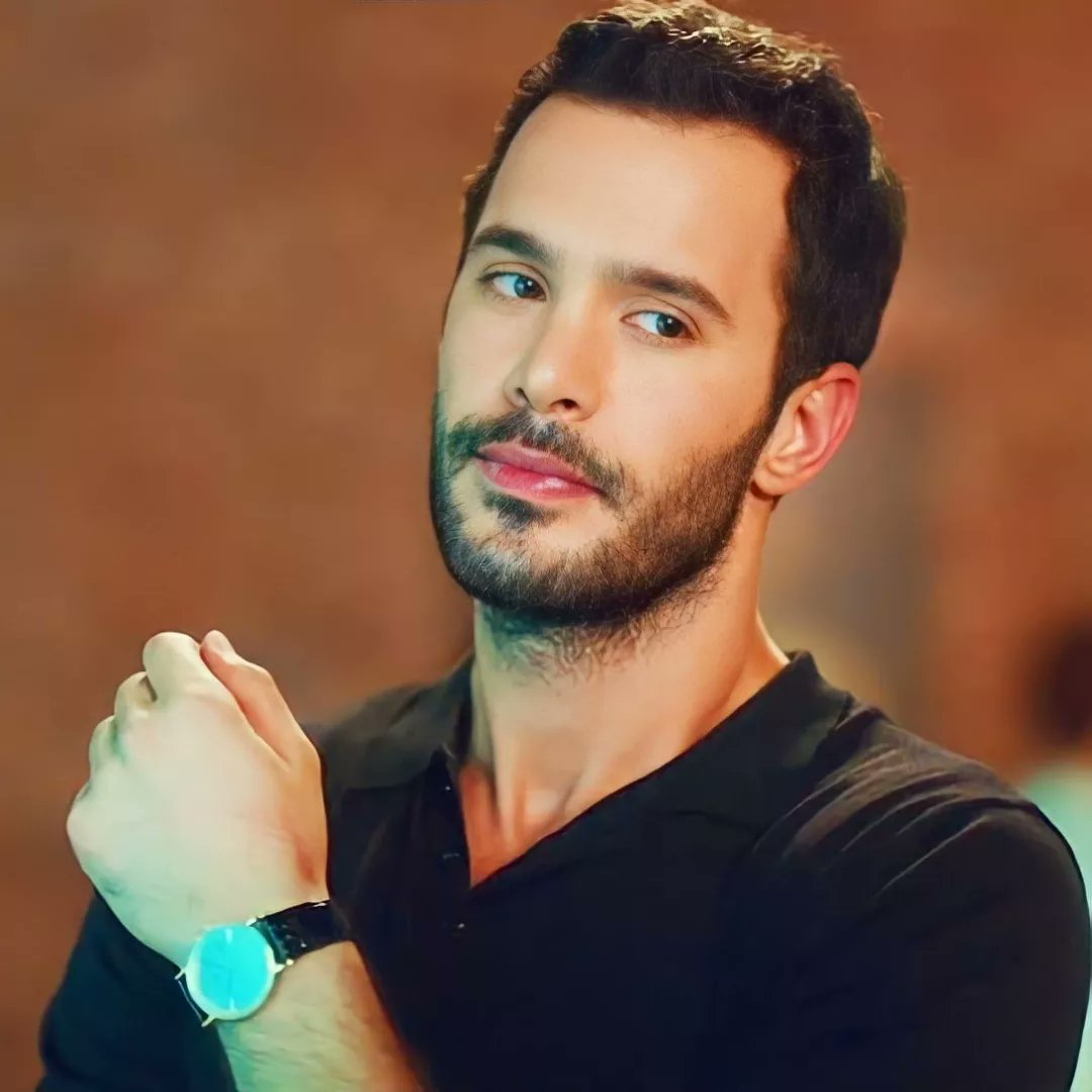 omredfe's tweet photo. İrem Sak is a Turkish actress Bron in 9 February she is I year older than Barış 🙂
.

They both played a role in çukur ( the pit ) in season 4 

I love this #couple

#arser 

#barisarduc &amp; #iremsak

#credit 
@arducbrs &amp; @iremsak
.
#tags
 #look #mood #cute 
.

.
#bafc #arducbrs https://t.co/3DEDfCIR65