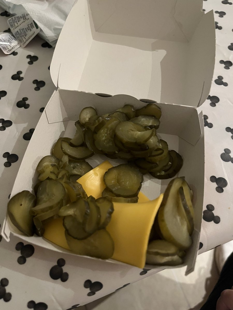 Jess_Marnell's tweet photo. @McDonaldsUK missing a burger? https://t.co/SvBUnbgl29