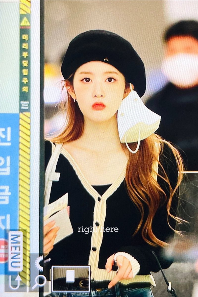 righthere_81's tweet photo. 220930 뵤 。。。 #스테이씨 #STAYC #시은 #SIEUN https://t.co/5lfJVcSrY5